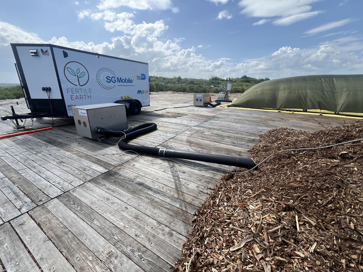 Air tubes aerating compost windrows at the Miami-Dade County pilot site